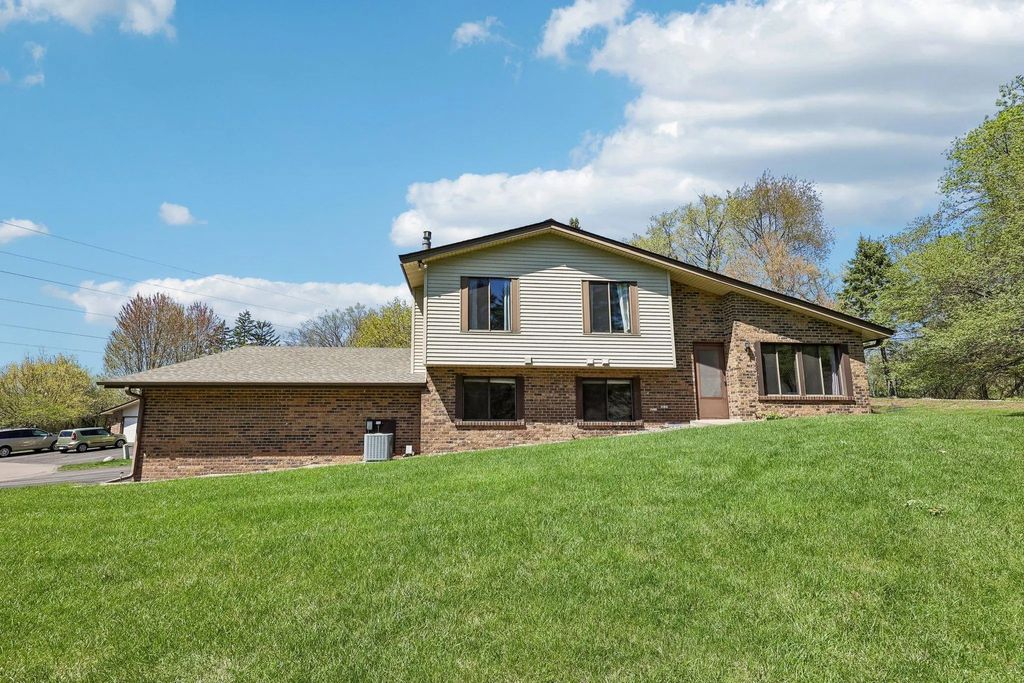 13400 Pepperwood Circle, Minnetonka