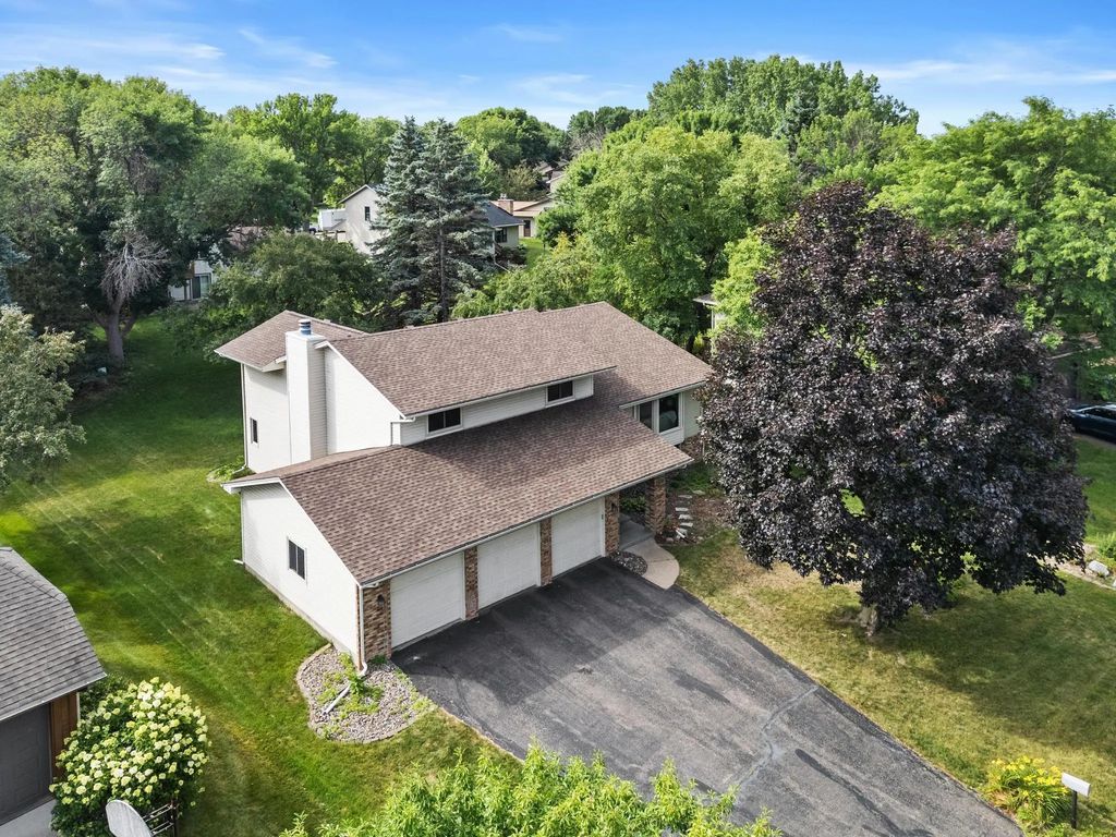 4640 Goldenrod Lane N, Plymouth