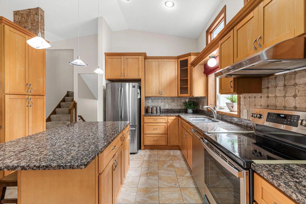 4640 Goldenrod Lane N, Plymouth