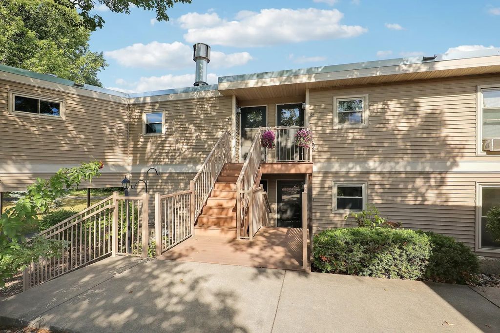 110263 Village Road, Chaska