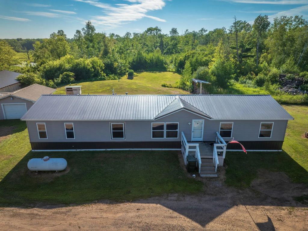 43231 County Highway 61, Hinckley