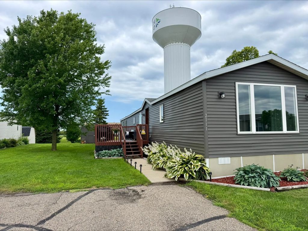 2111 Excalibur Road, North Mankato