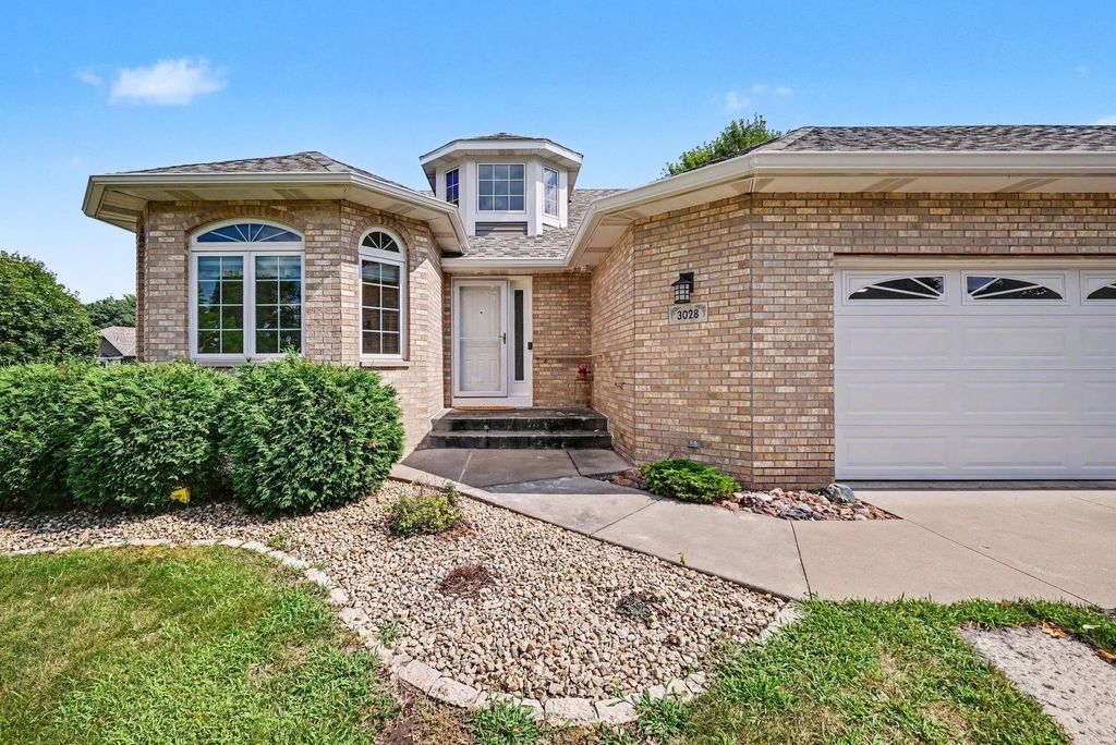 3028 Highpointe Curve, Roseville