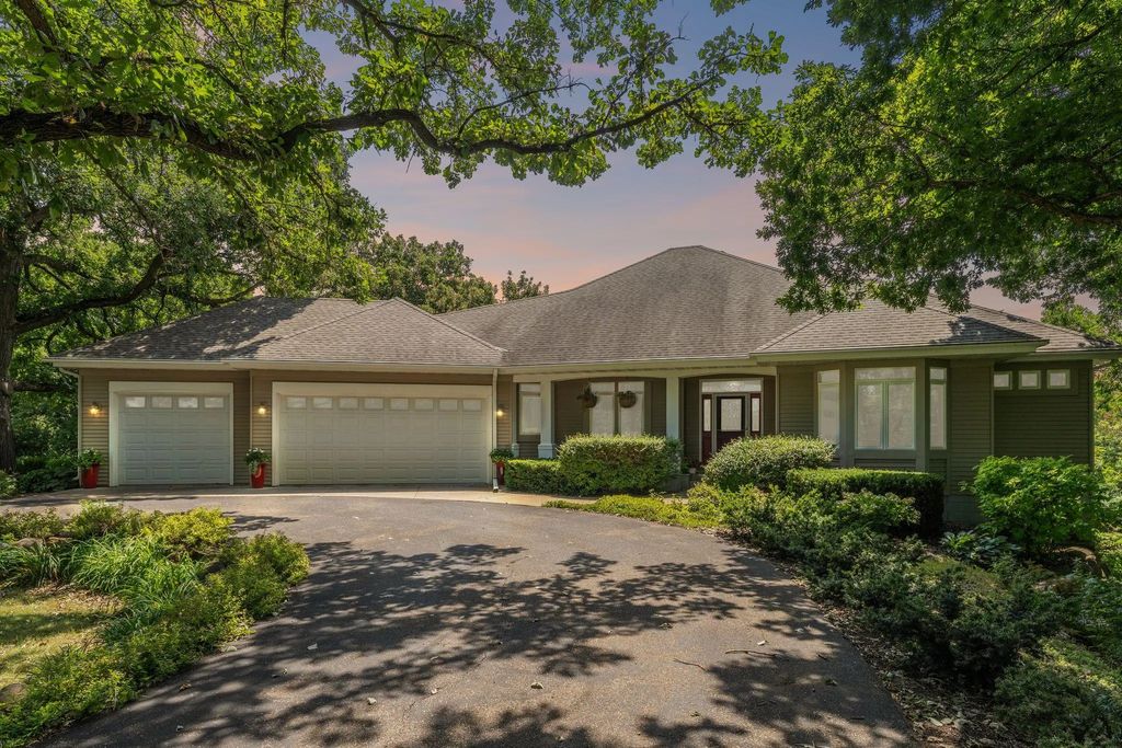 10035 Woodhill Boulevard, Lakeville