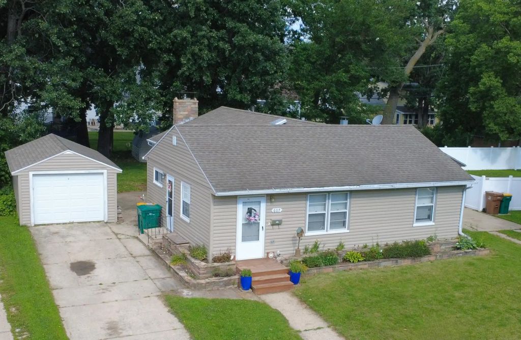 607 Edgewood Avenue, Albert Lea