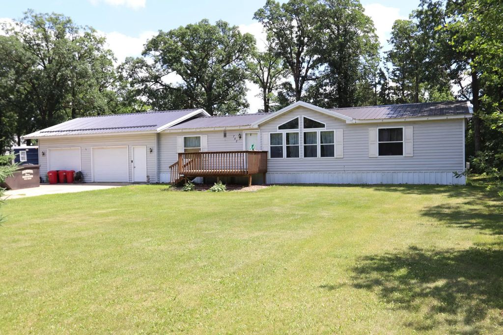 752 Lenmark Lane, Badger