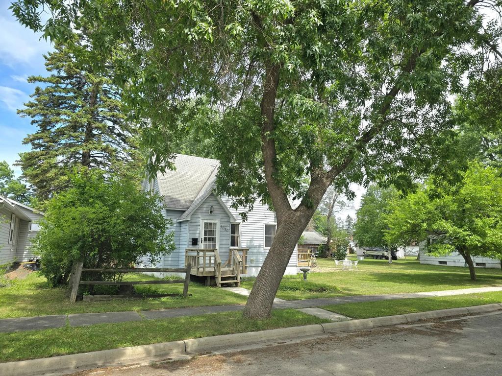 1020 8th Street, International Falls