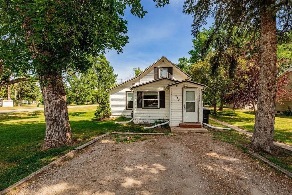 212 Canning Street E, Hendrum