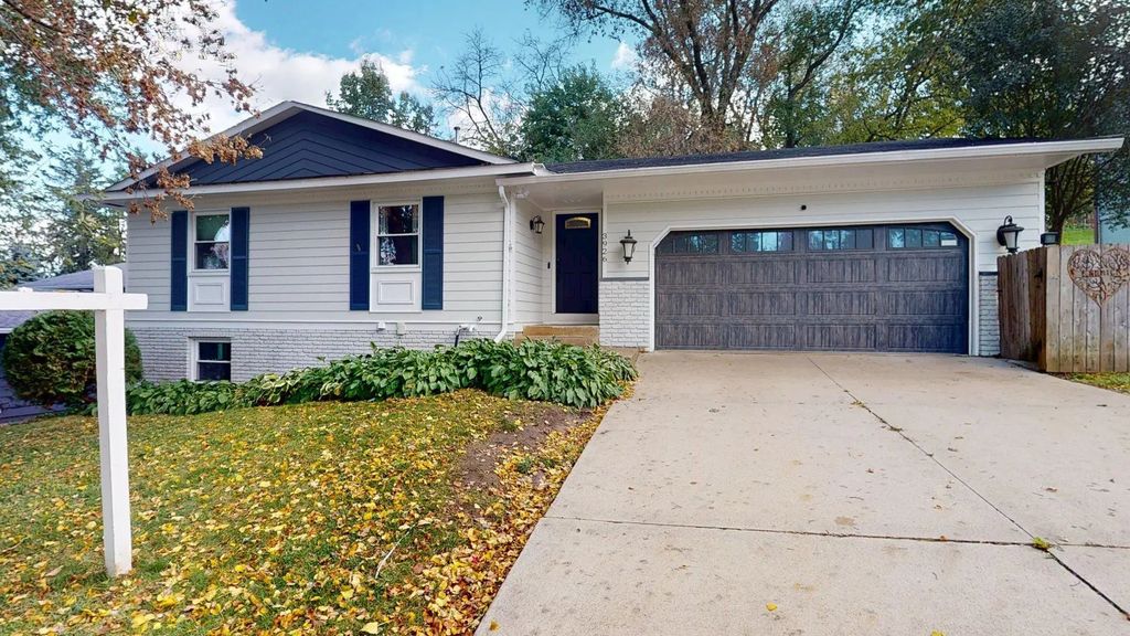 3926 Manorwoods Drive Nw, Rochester