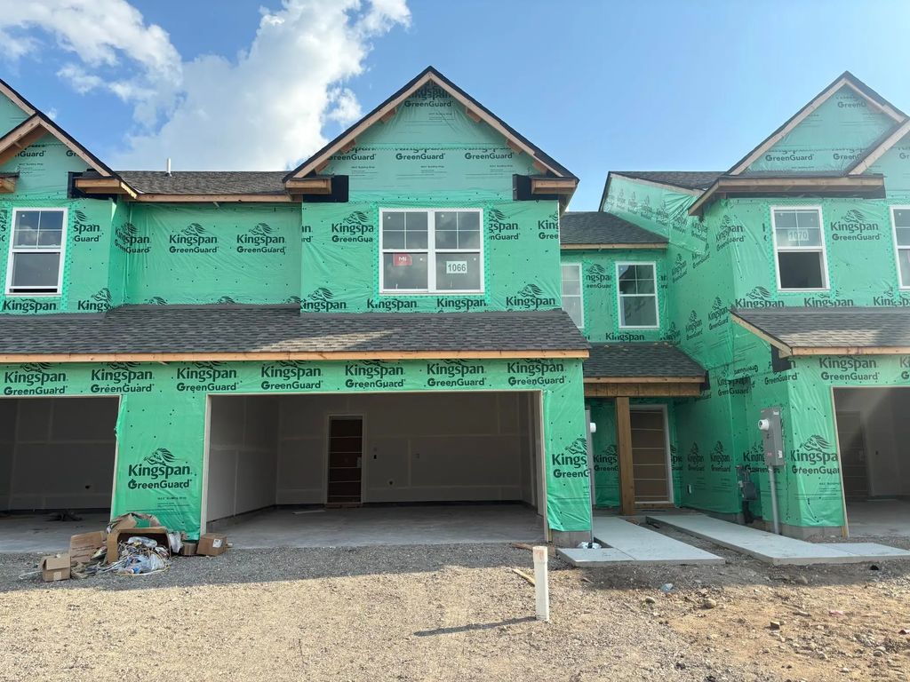1066 Anmeadle Row, Rosemount