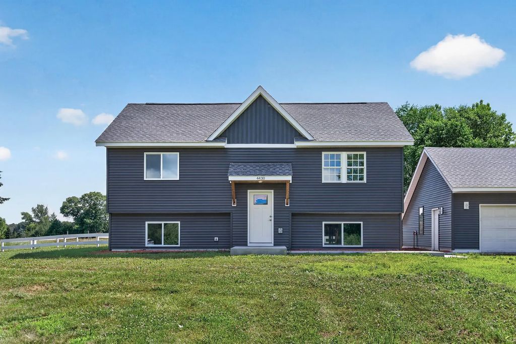 4430 214th Avenue Nw, Oak Grove