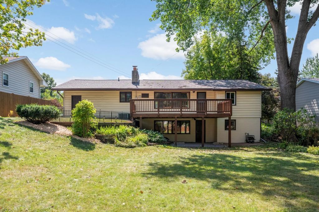 8720 45th Avenue N, New Hope