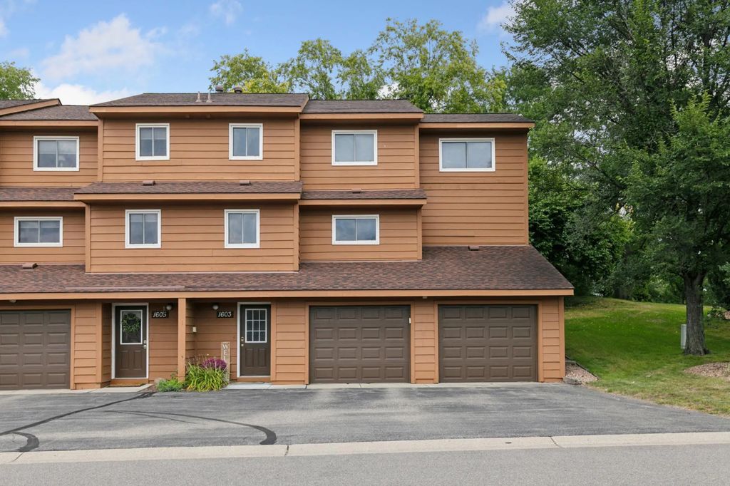 1603 Raindrop Drive, Eagan