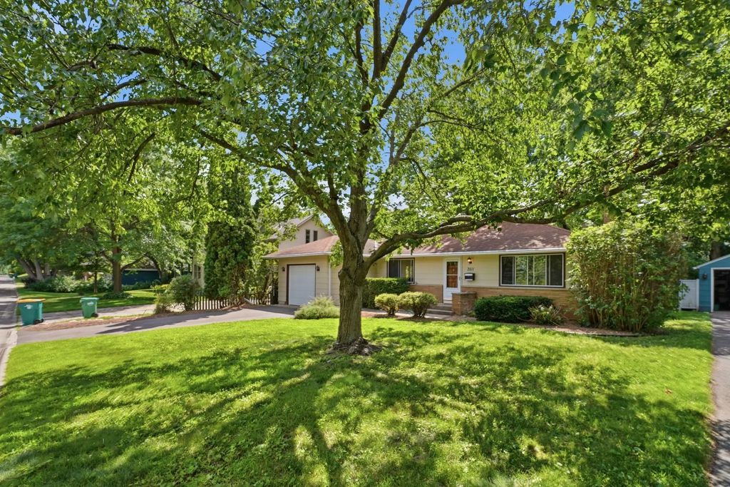 3511 Zane Avenue N, Crystal