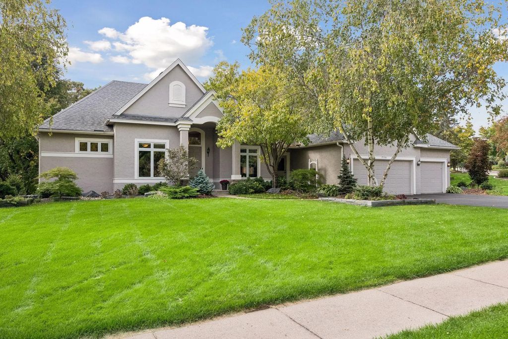 15316 Boulder Pointe Road, Eden Prairie