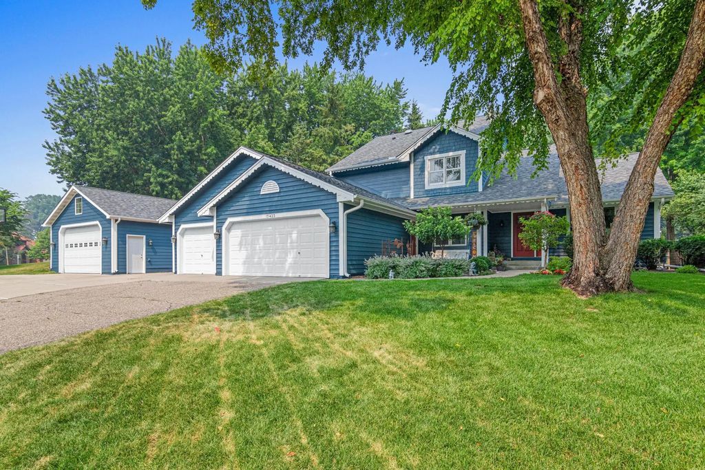 13423 Dominica Way, Apple Valley