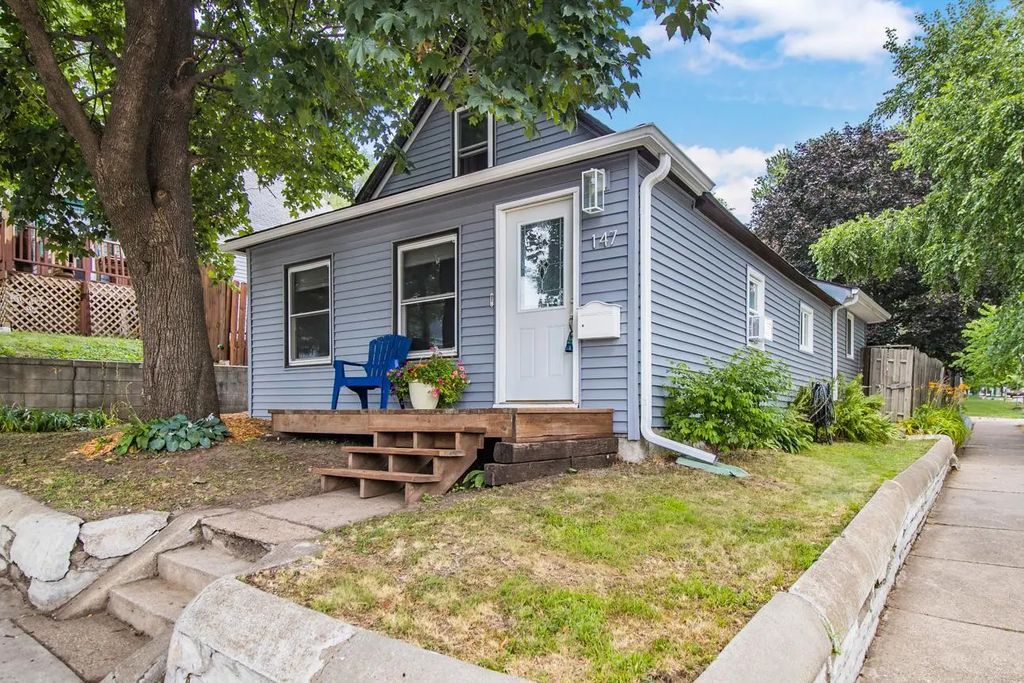 147 Lawson Avenue E, Saint Paul