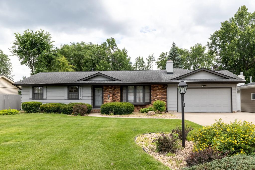 2309 W 95th Street, Bloomington