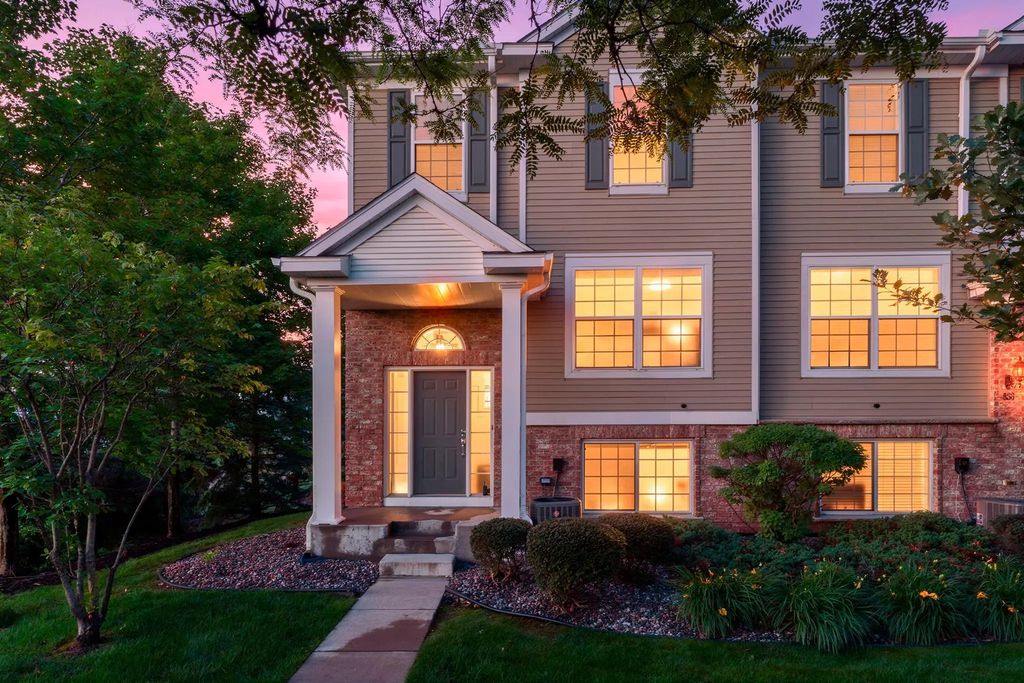 868 Ledgestone Drive, Mahtomedi