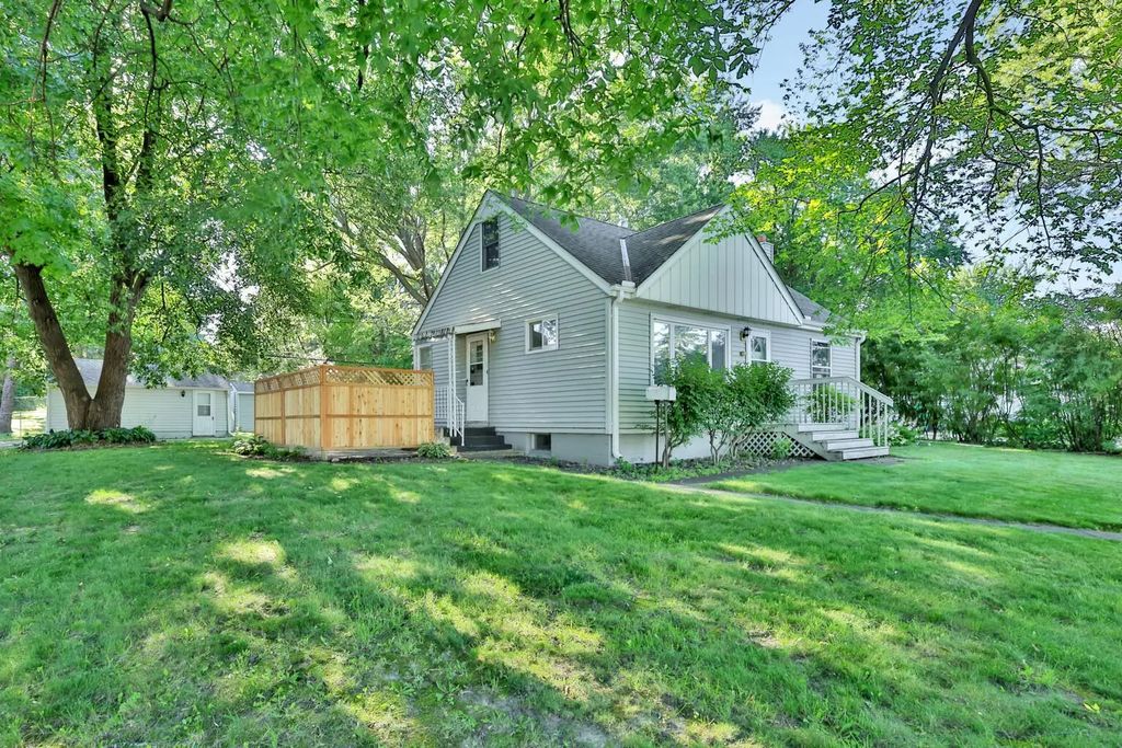 2966 Louisiana Avenue N, Crystal