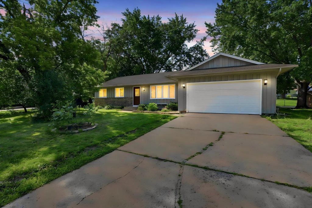 916 Whitney Drive, Apple Valley