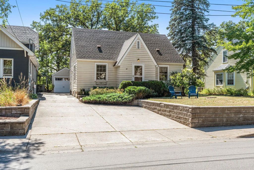 141 Riverside Drive Ne, Saint Cloud