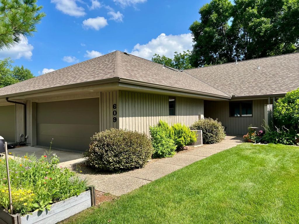 609 Meldahl Lane, Northfield
