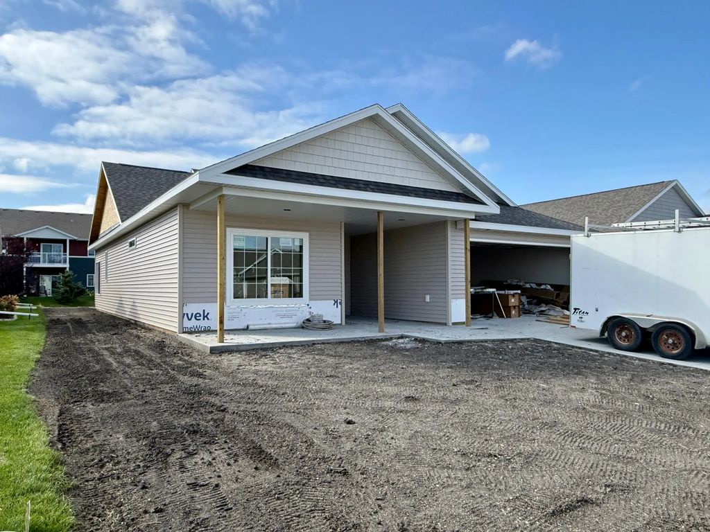 415 Westview Lane E, West Fargo