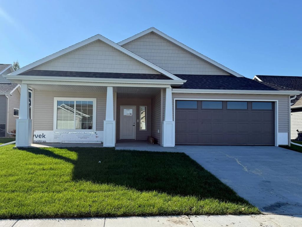 415 Westview Lane E, West Fargo