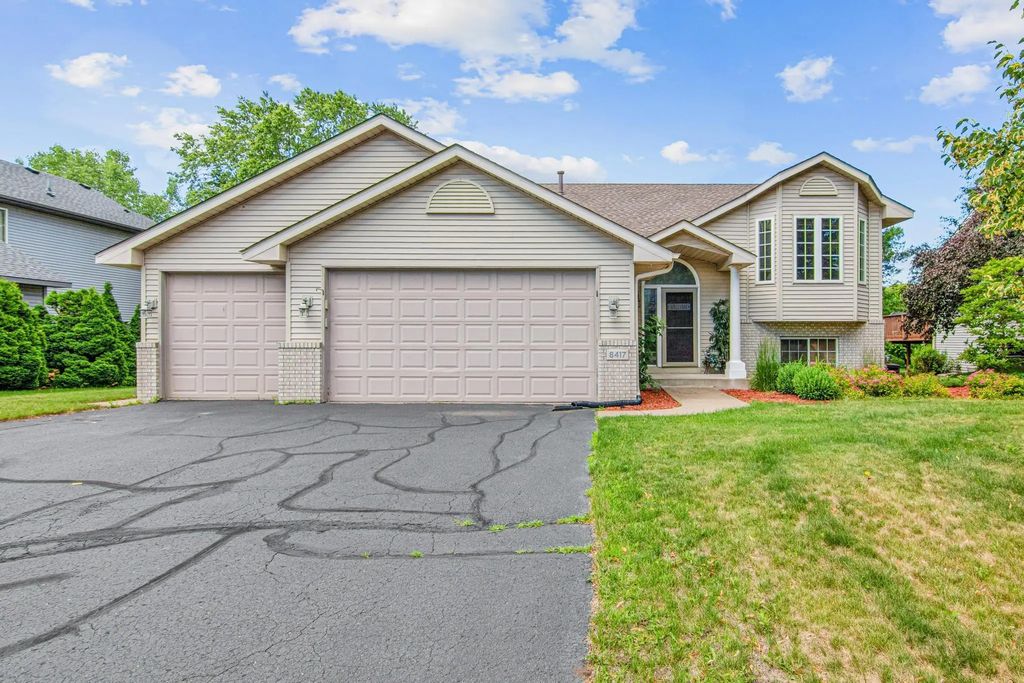 8417 Ashford Road, Woodbury