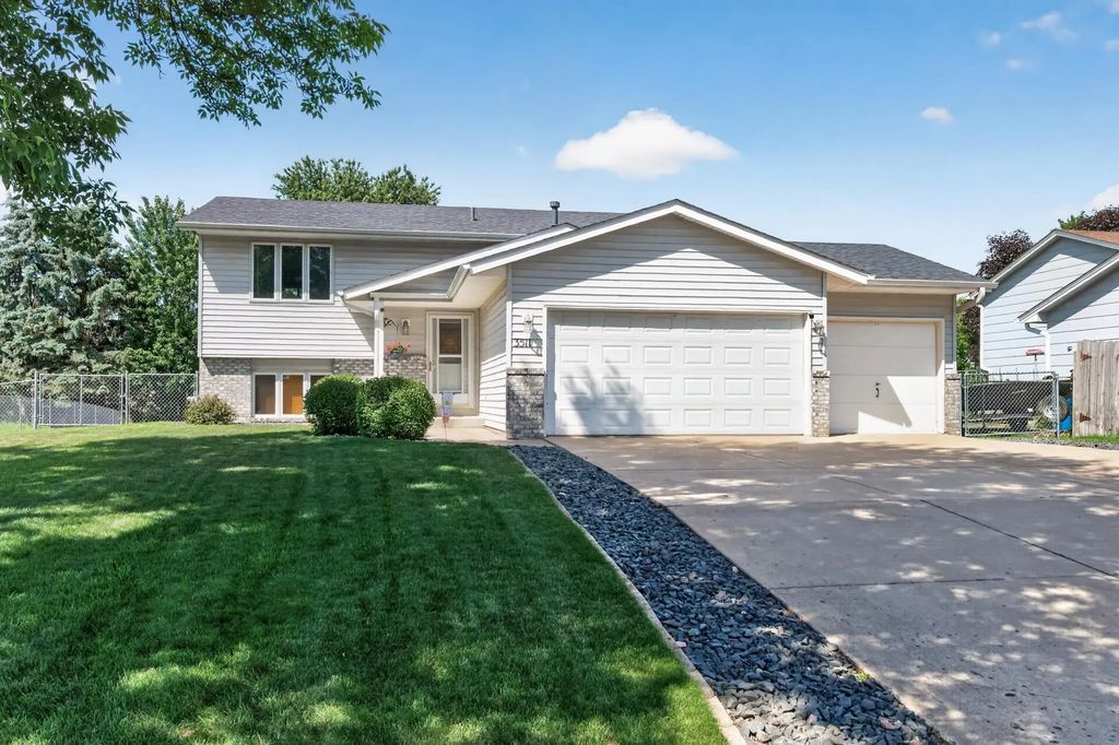 3511 W Mineral Pond Boulevard, Anoka