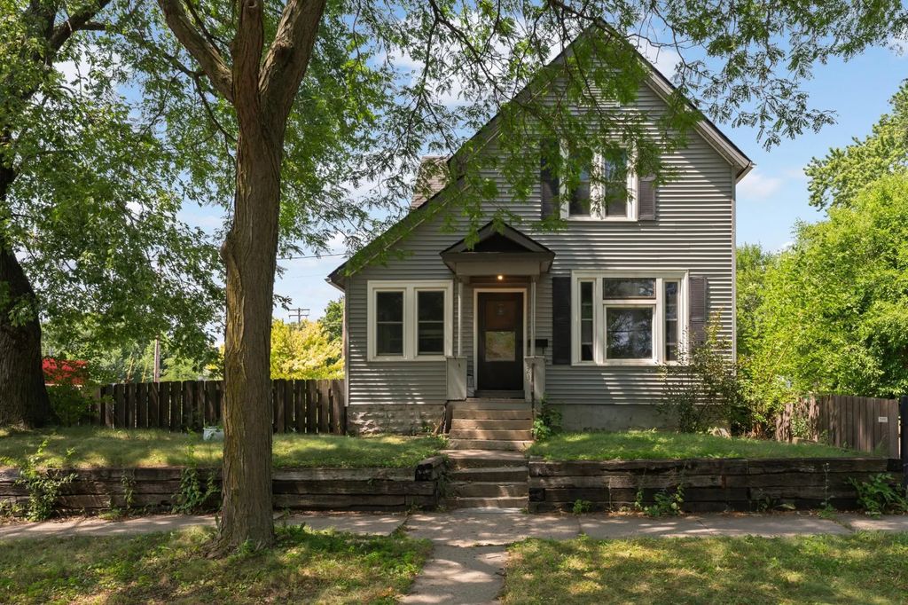 323 Erie Street, Saint Paul