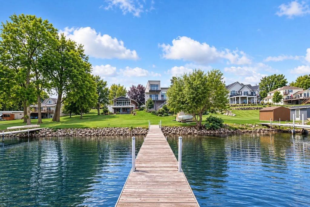 224 W Lake Street, Waconia
