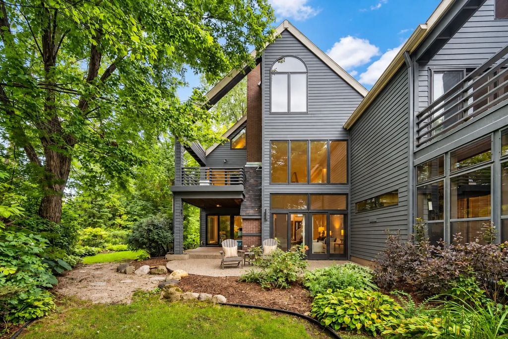 6658 Smithtown Road, Excelsior