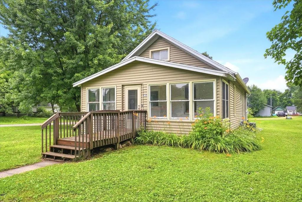 146 W Winter Avenue, Elmwood