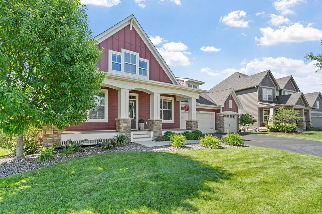 4949 Otter Trail Ne, Saint Michael