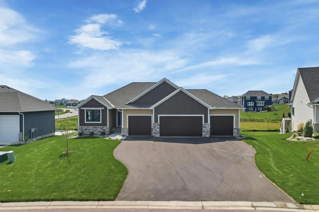 19573 Hammock Avenue, Lakeville