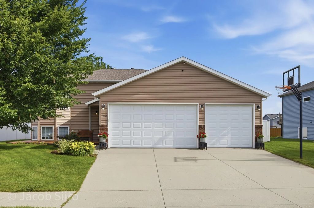 1268 39th Avenue S, Moorhead