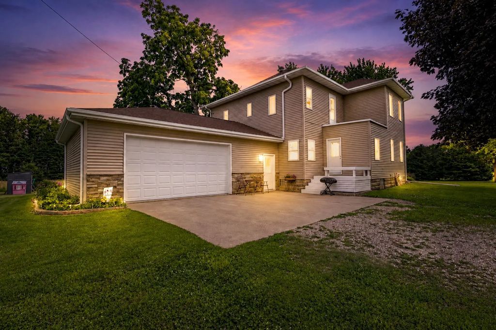 19933 900th Avenue, Austin