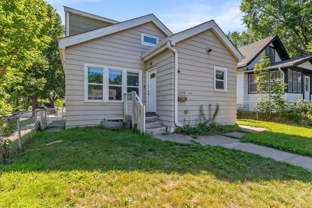 3858 Fremont Avenue N, Minneapolis