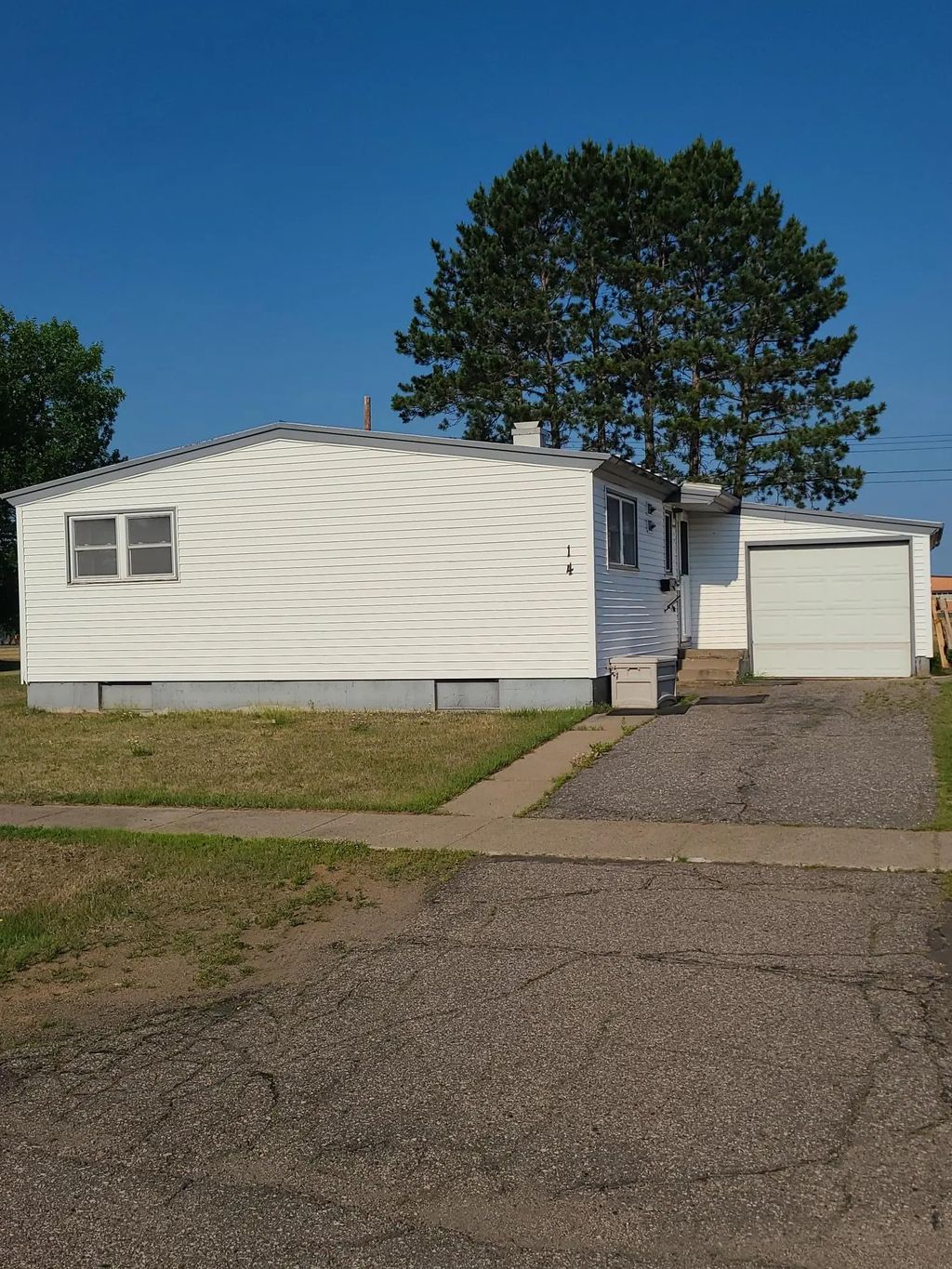 14 Hemlock Circle, Babbitt