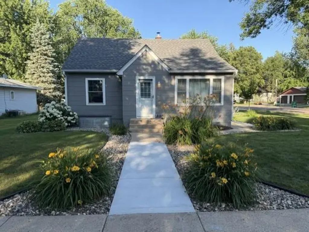 800 N Marshall Avenue, Litchfield