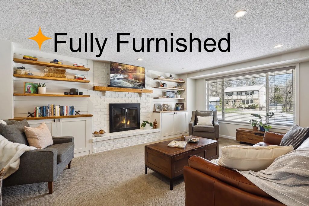 16405 5th Avenue N, Plymouth