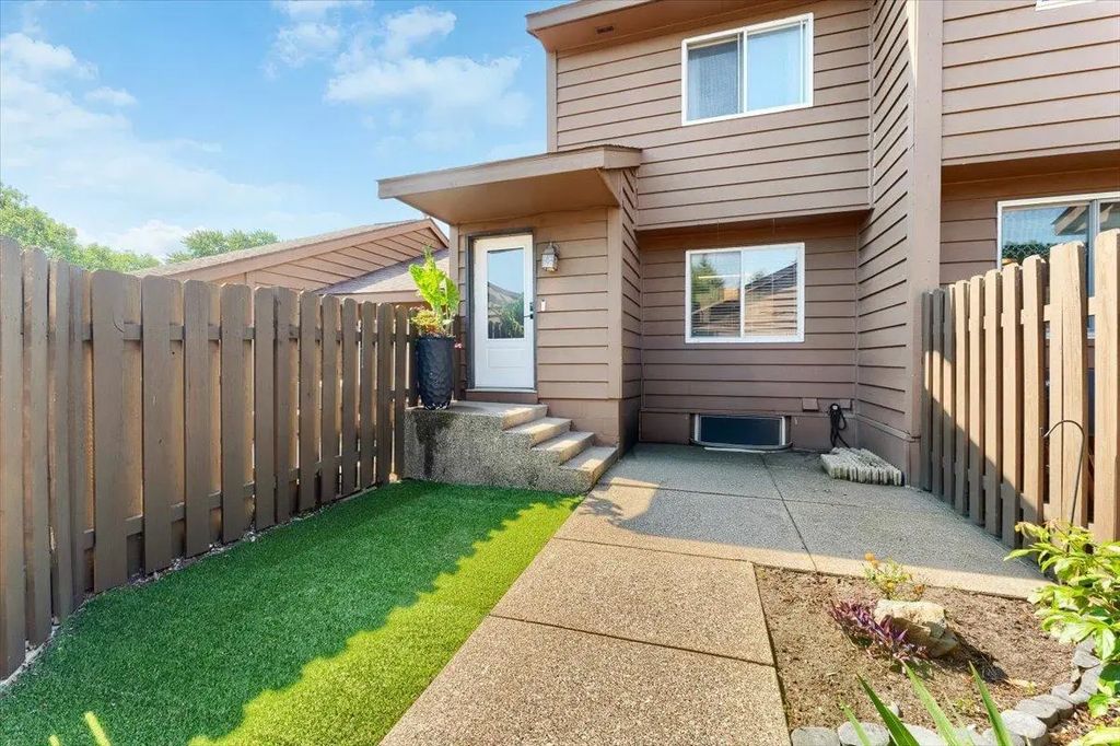 1205 63rd Lane, Brooklyn Center
