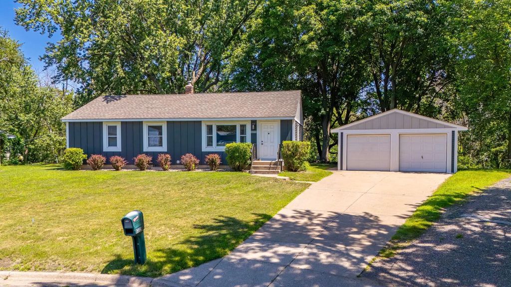 6332 Oak Knoll Plaza, Woodbury