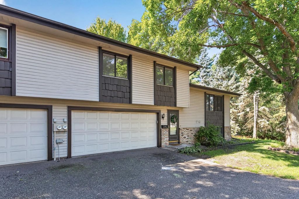 7735 York Lane N, Brooklyn Park