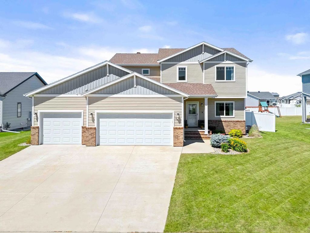 2420 Harbor Lane, West Fargo