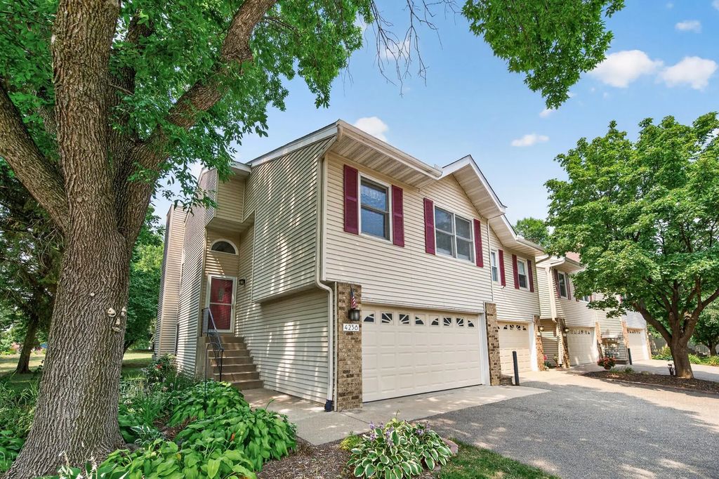 4238 Boulder Ridge Point, Eagan