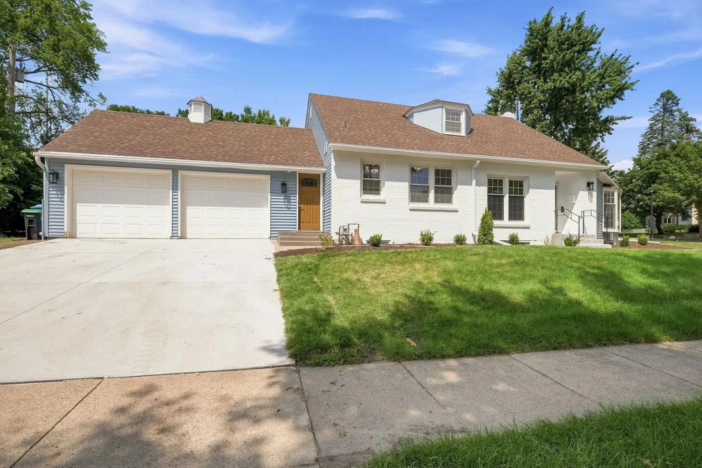 4920 Sunnyside Road, Edina