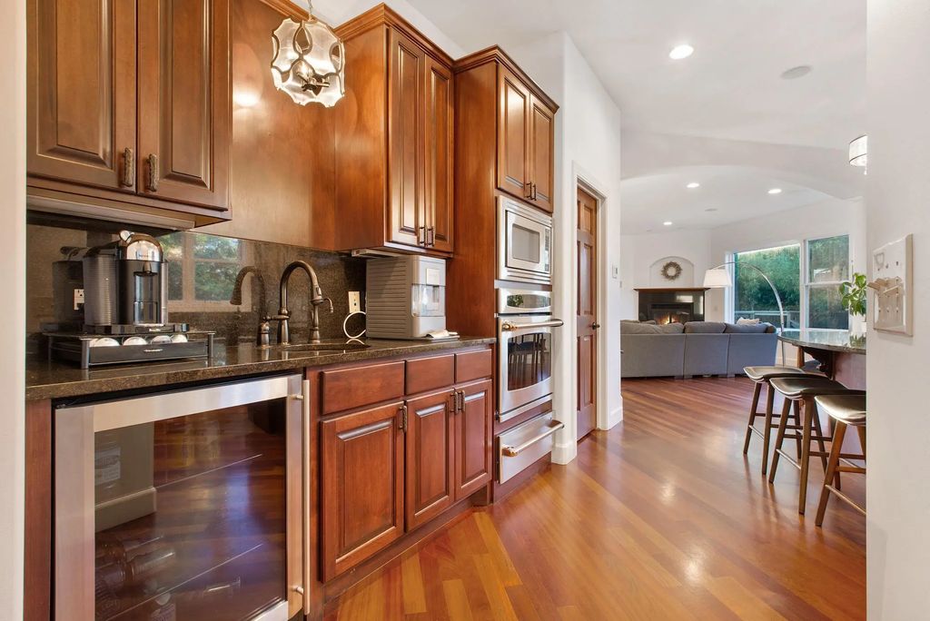 1886 Sandbar Circle, Waconia